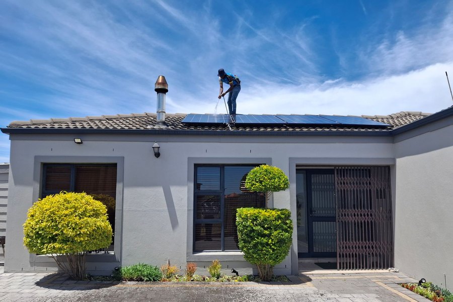 Cleaning solar panels on a home